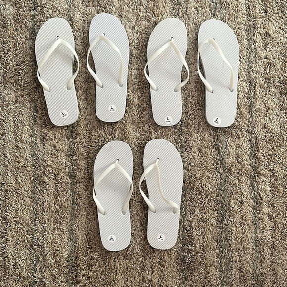 unbranded Shoes - NWT 3 pairs of flip flops